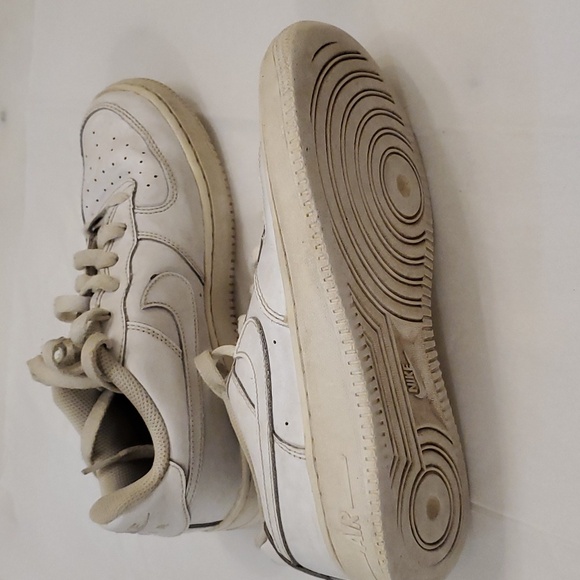 NIKE WHITE SHOES - Picture 3 of 3